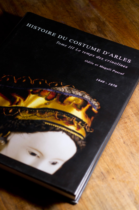 Histoire du costume d arles 340 pages 1